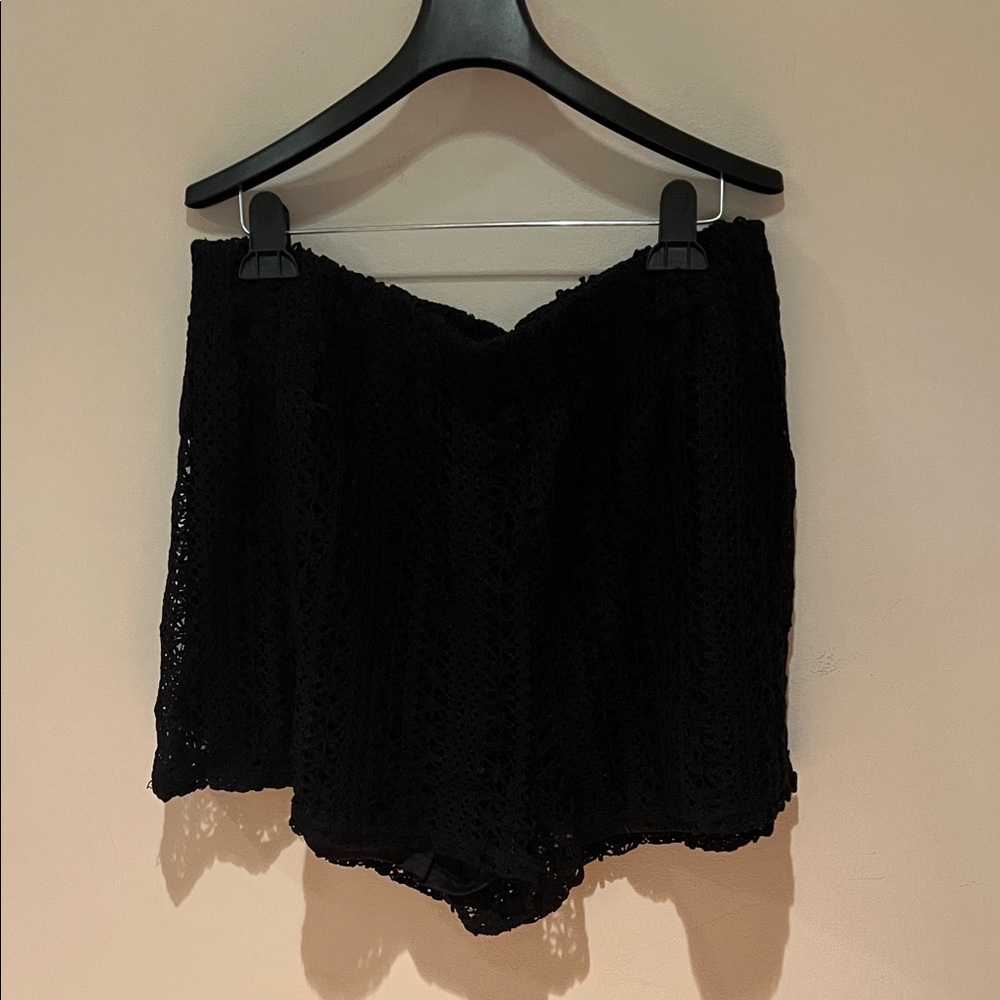 NWOT black crochet loose shorts